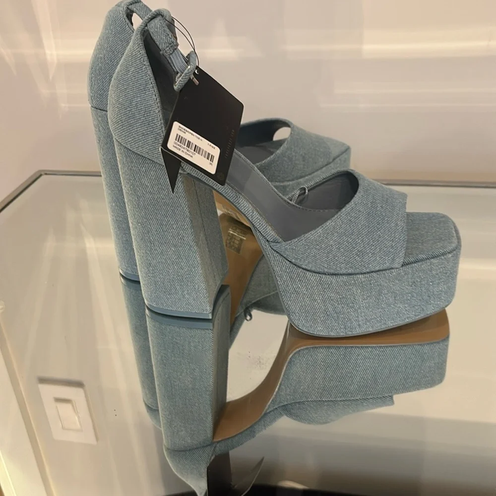 Brand new forever 21 light denim platform heel size 8 with strap on ankle